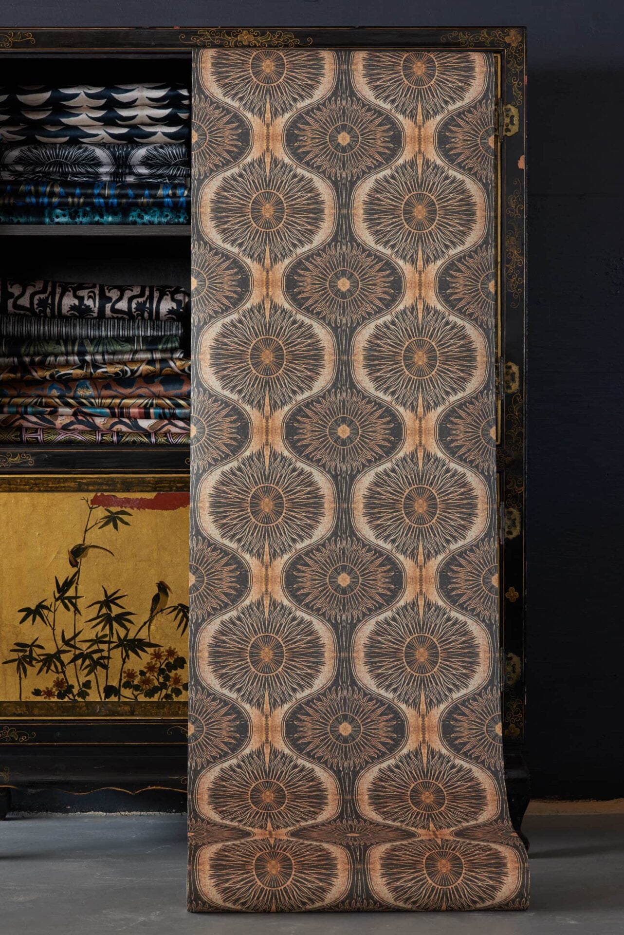 Bibana Gold Wallpaper