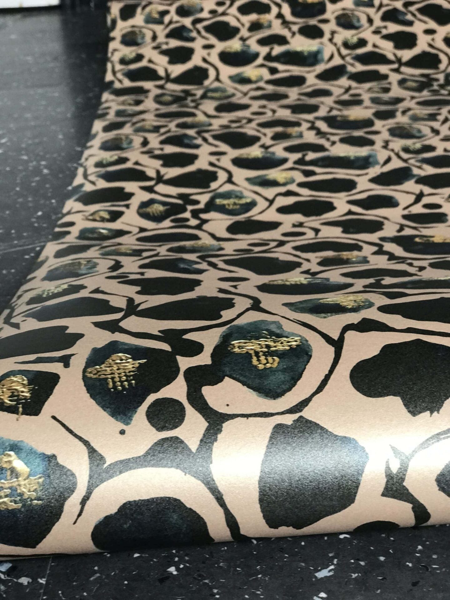 Giraffe Blush Wallpaper