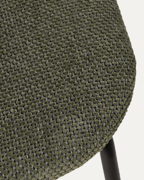 Cadeira Tejo verde com pernas em metal com assento acolchoado em tecido
