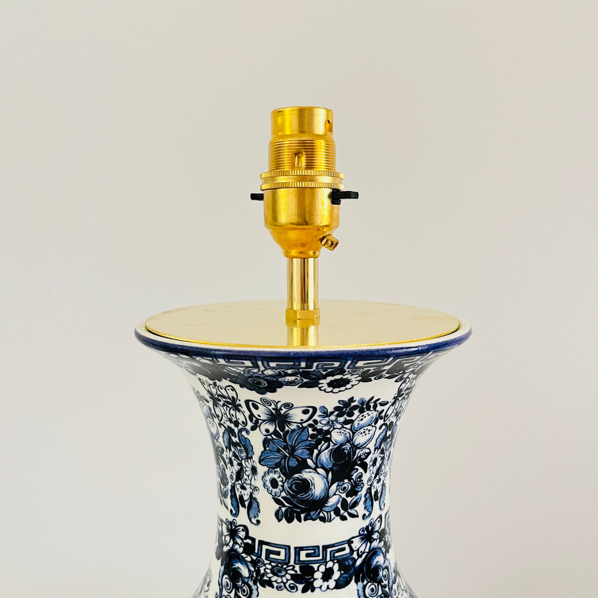 Antique Delfia Lamp