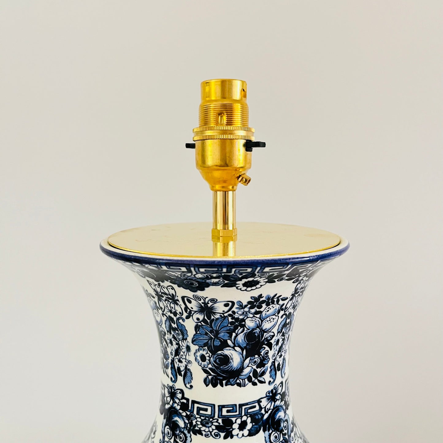 Antique Delfia Lamp