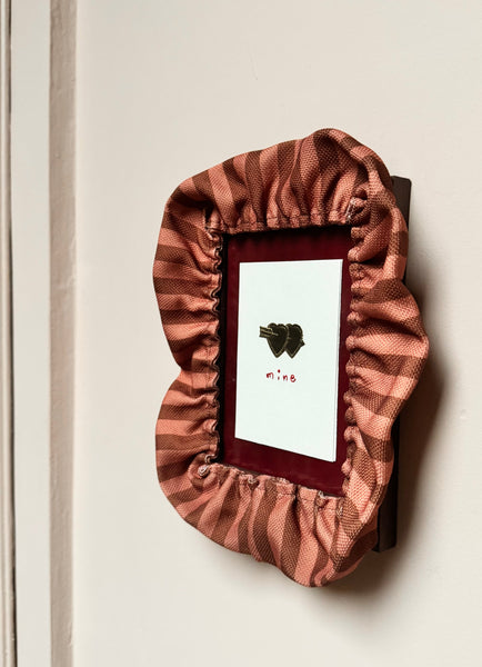 Cappuccino Ruffle Frame