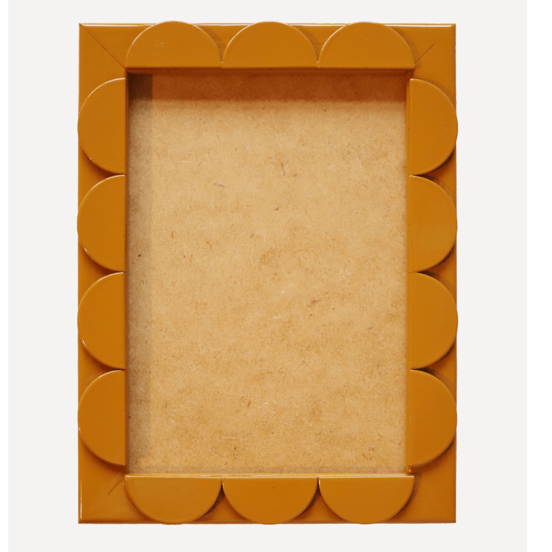 Scallop Picture Frame