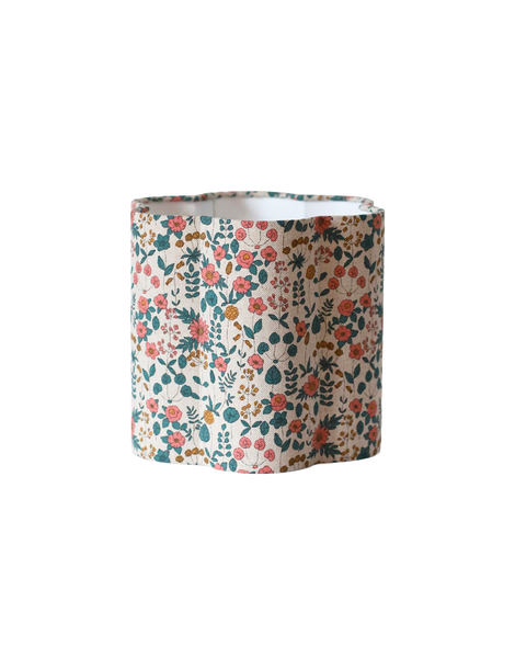Abat-jour fleur Flora en coton beige imprimé fleurs multicolores, plié et fait main.