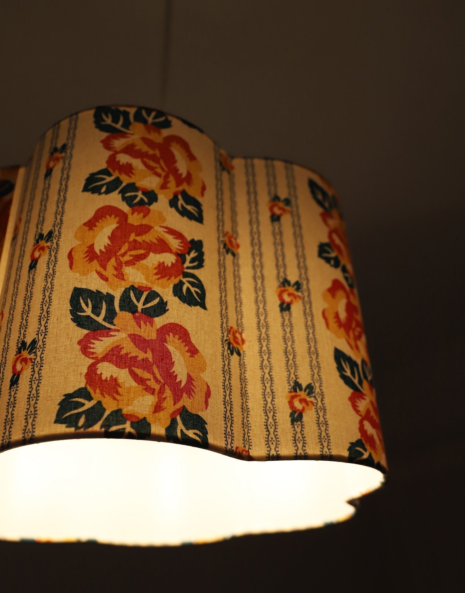 Flora Flower-Shaped Pendant Light "Vanavez Flowers"