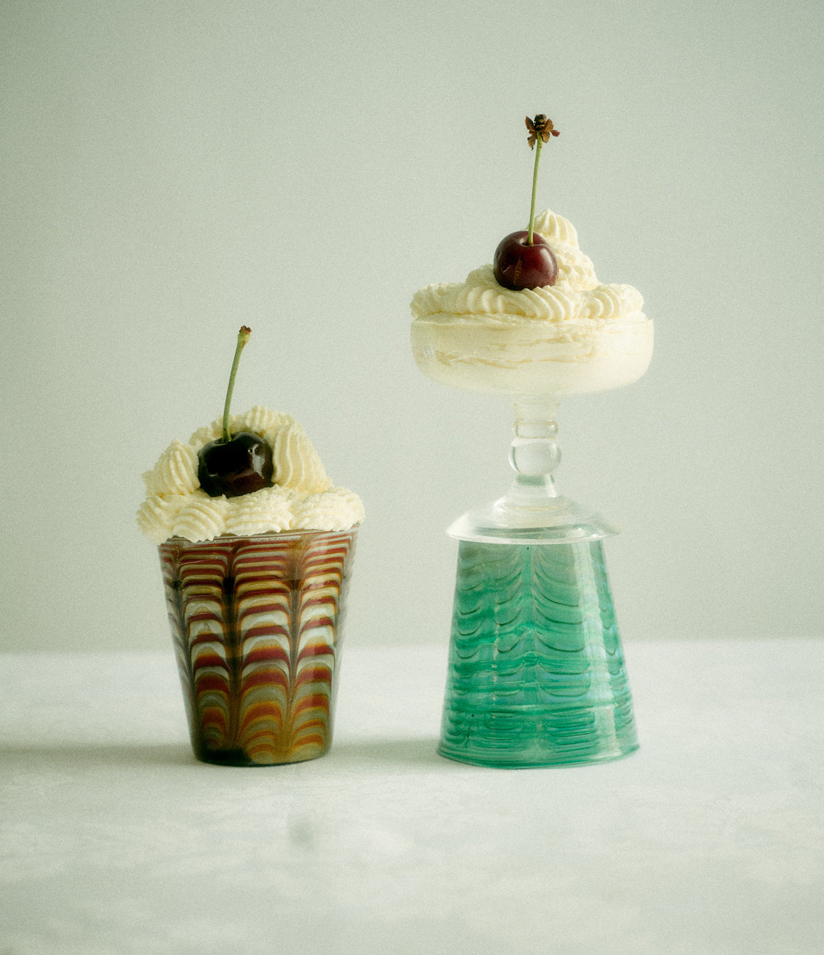 Akua Objects Glassware. Mouth blown and handmade Bohemian Glassware. Made in Bohemia. The Alban glasses convey a contemporary take on the poppy that has always been close to Annika’s heart. The glasses sometimes carry small bubbles of air, eternally capturing the breath of the glass blower.