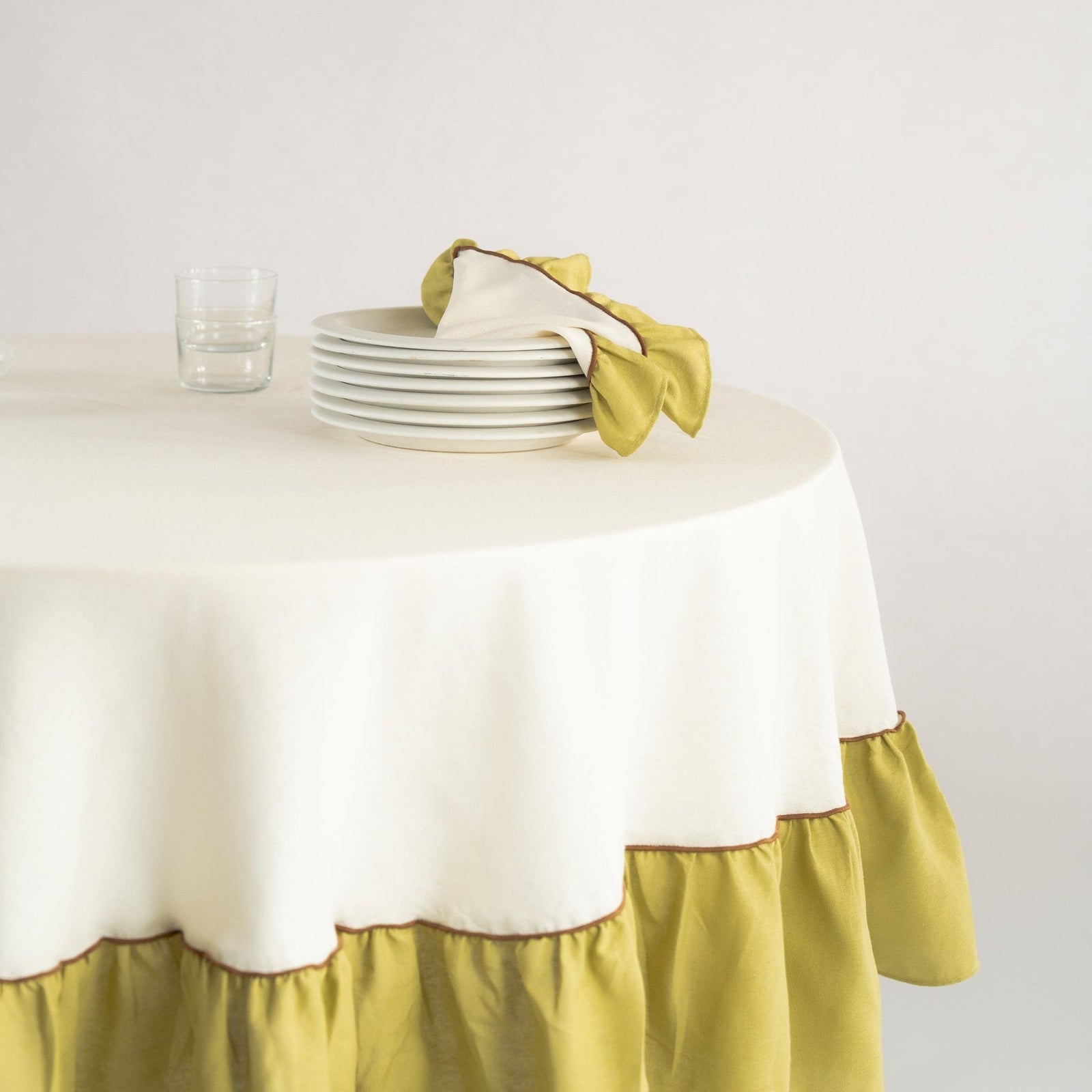 Round Ruffle Tablecloth, Ivory/Green