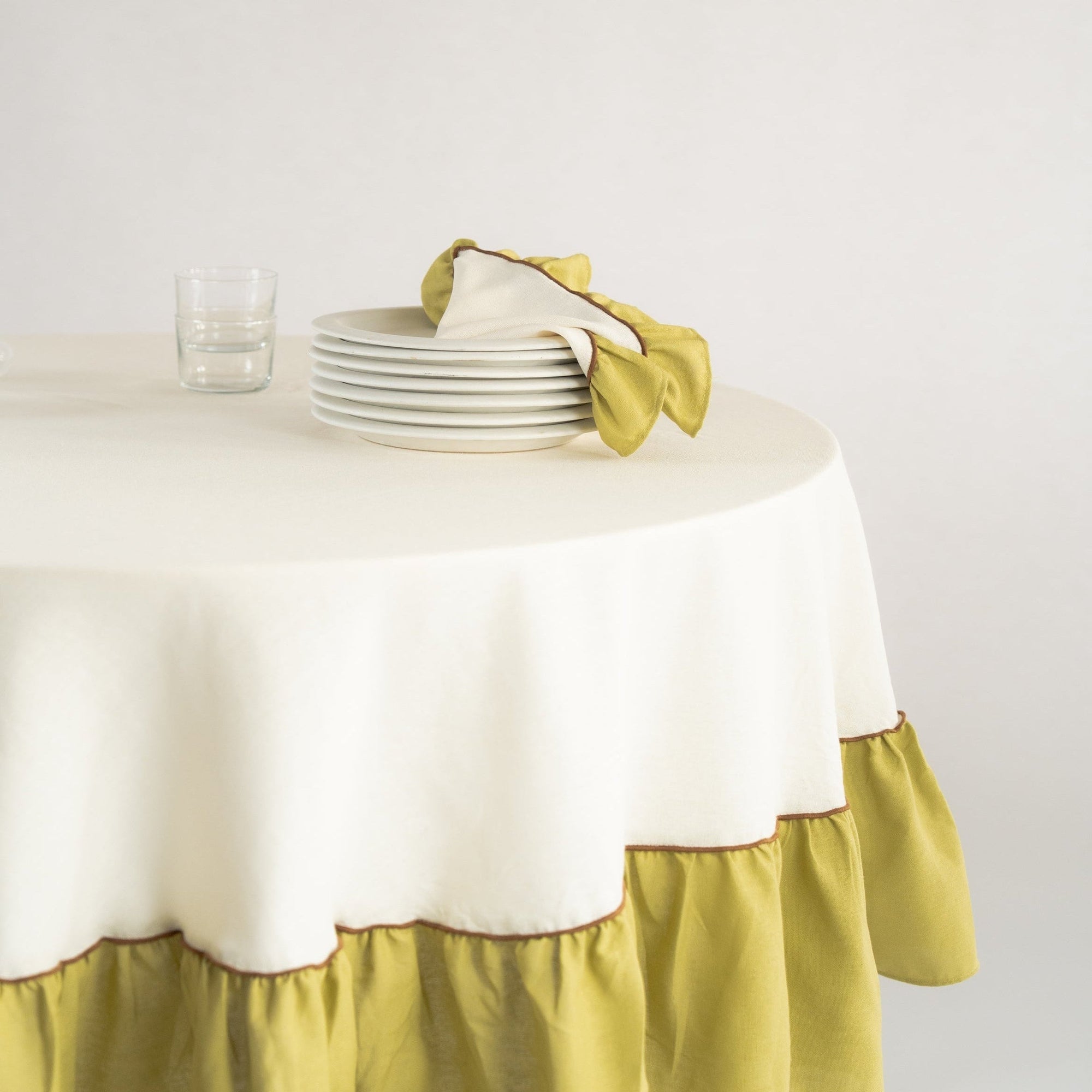 Round Ruffle Tablecloth, Ivory/Green