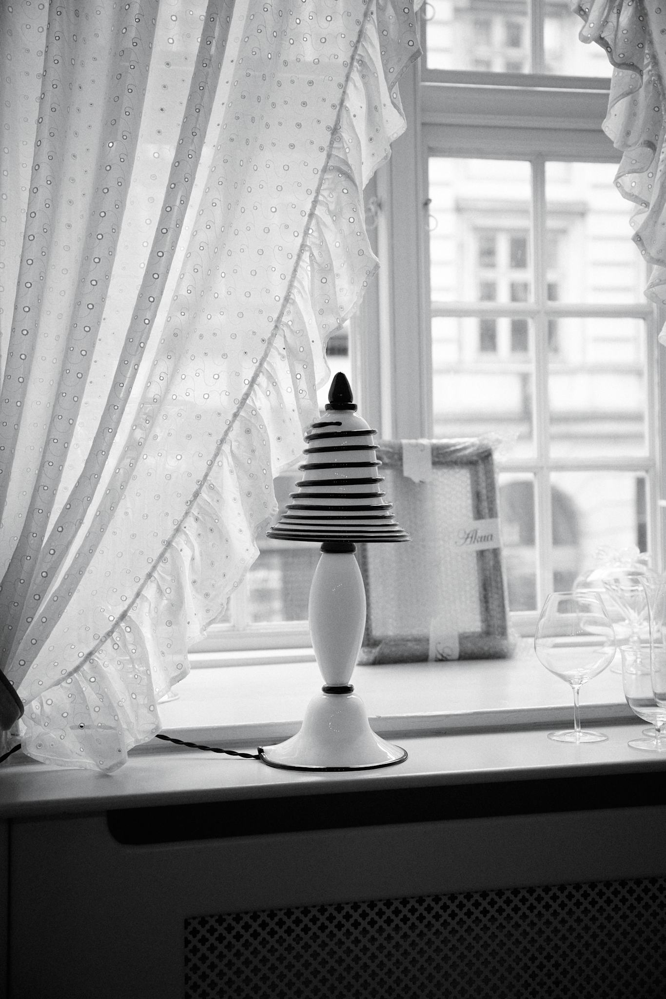 Rosenborg Table Lamp