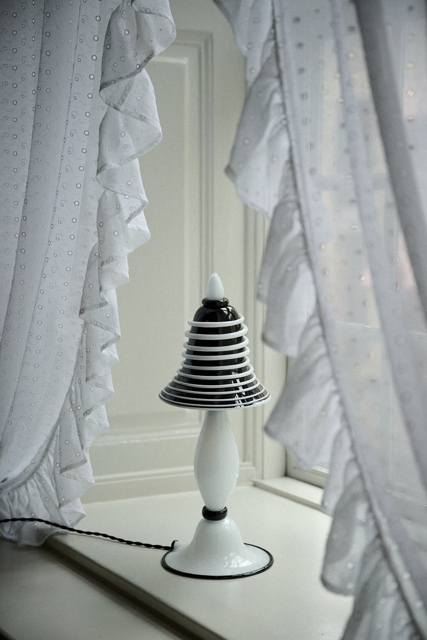 Rosenborg Table Lamp