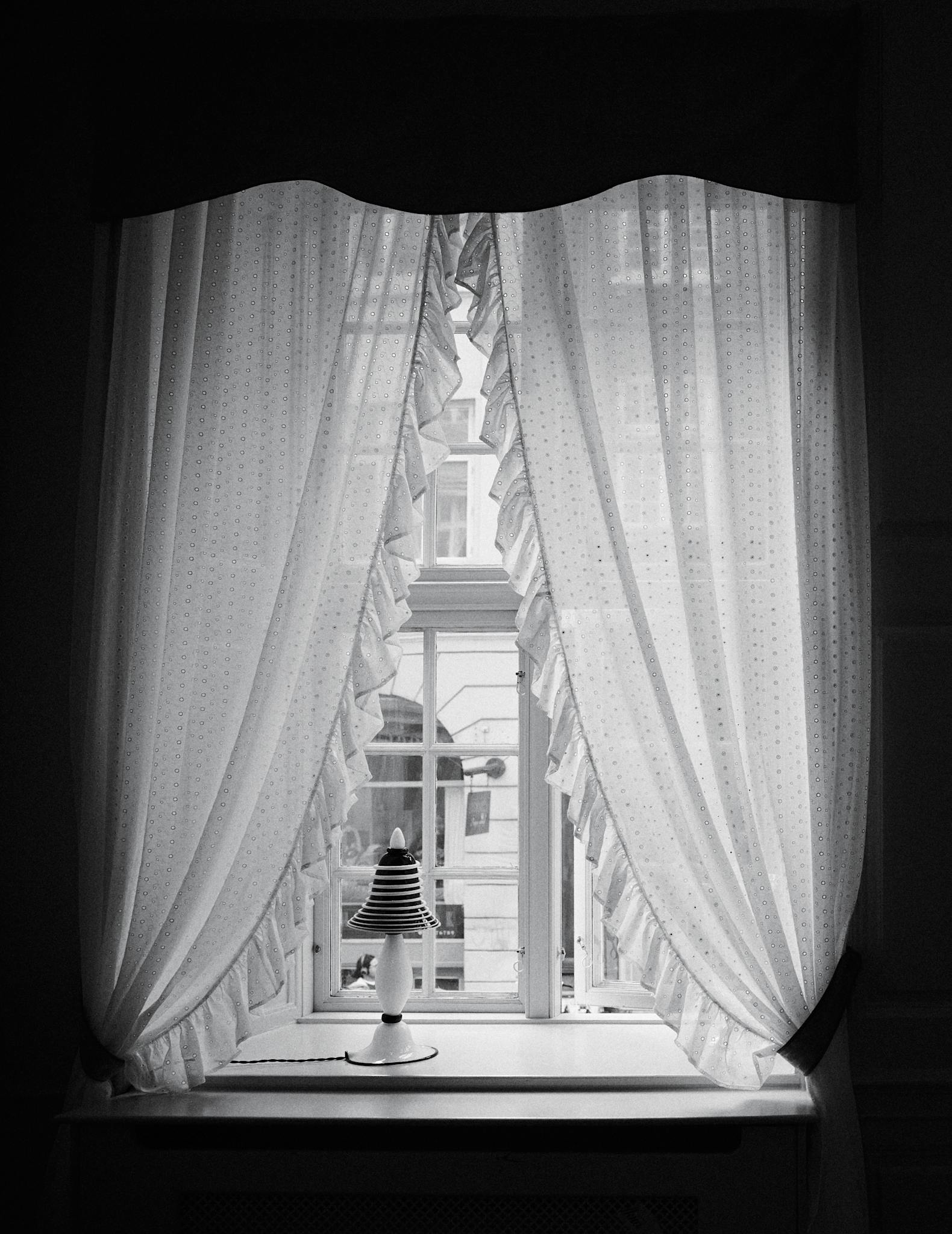 Rosenborg Table Lamp