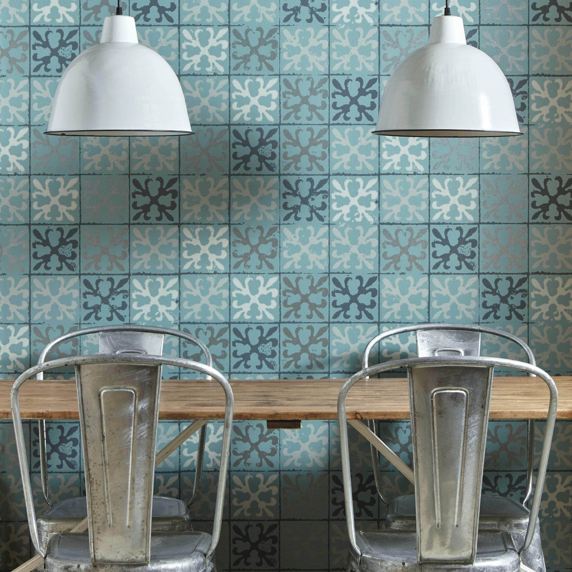 Fleur de Lys Tile Wallpaper