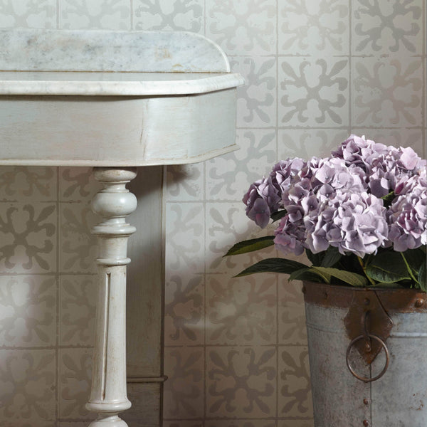 Fleur de Lys Tile Wallpaper