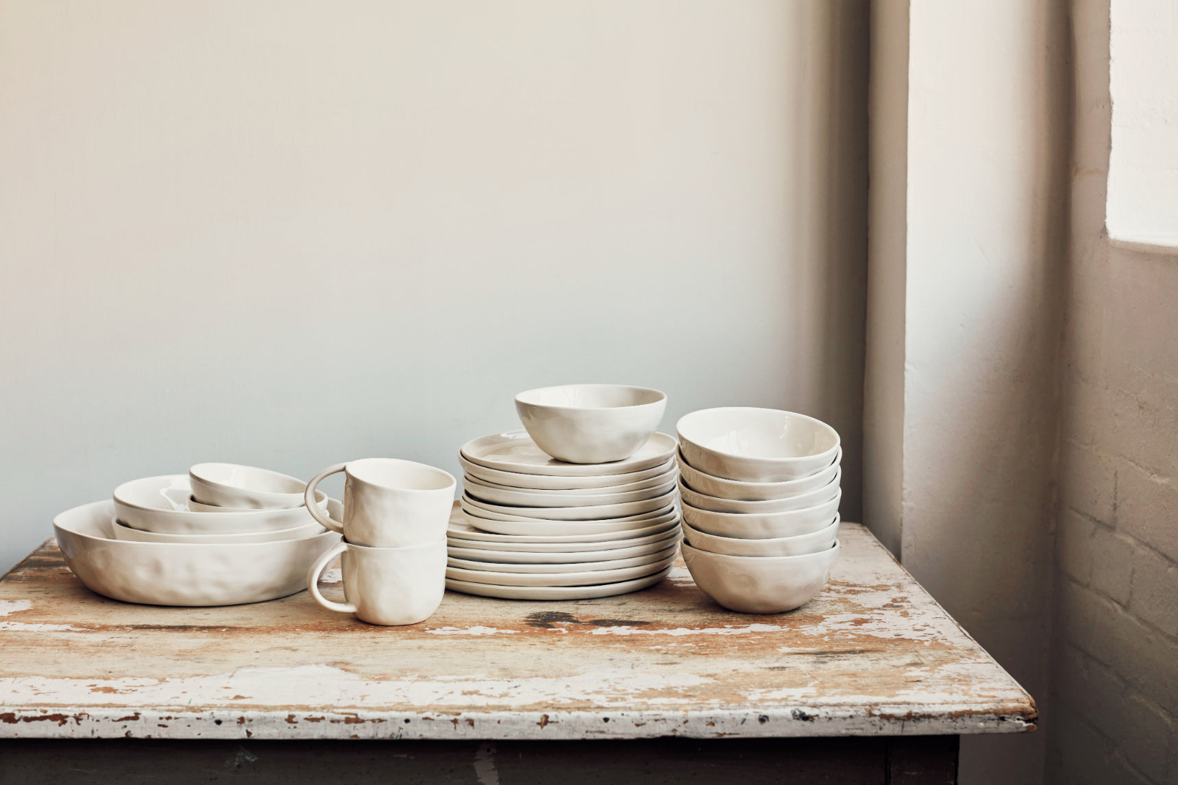 Set of 2 Large Plates in Milk