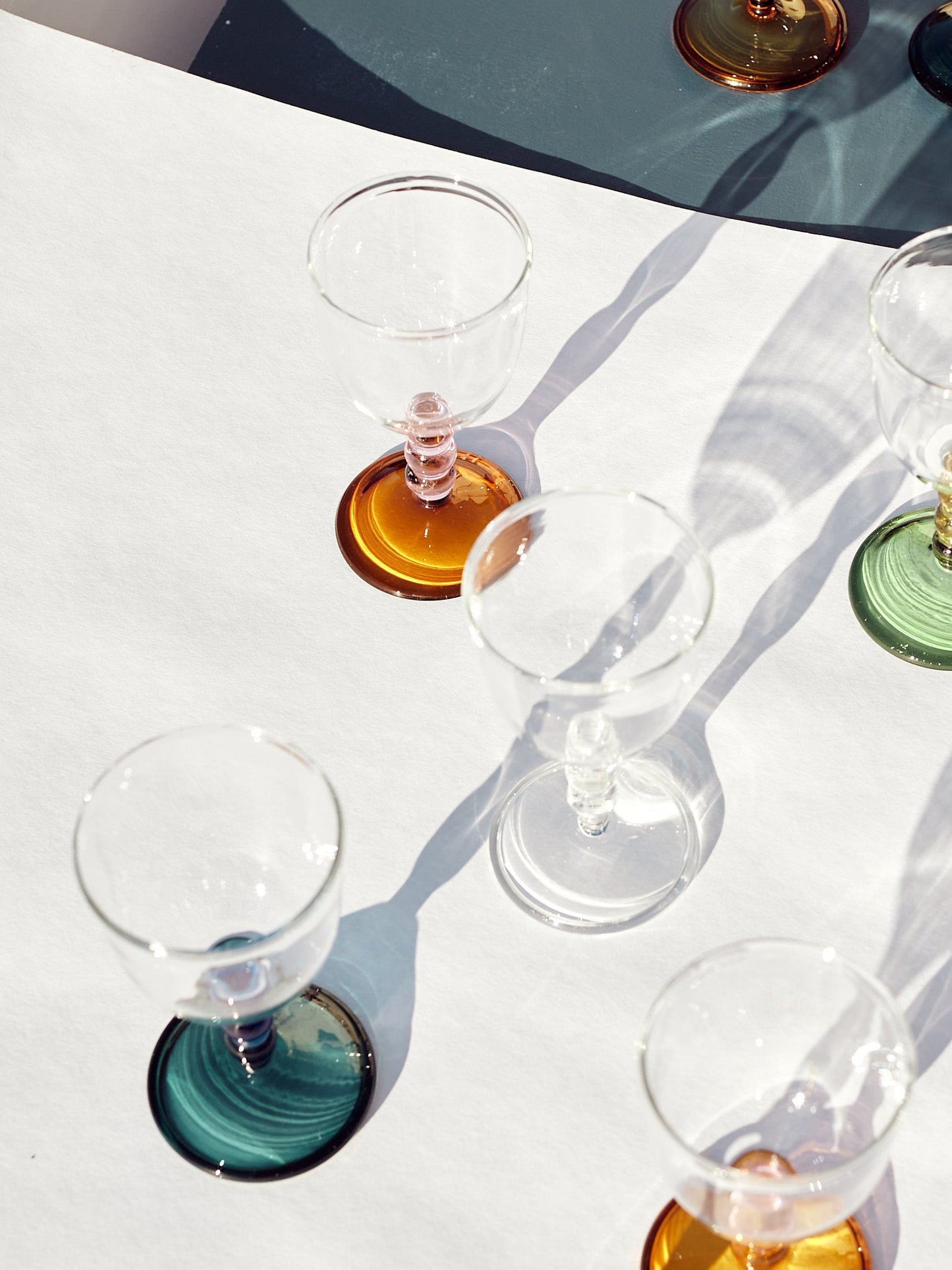 Hand Blown Circle Stem Wine Glass in Clear