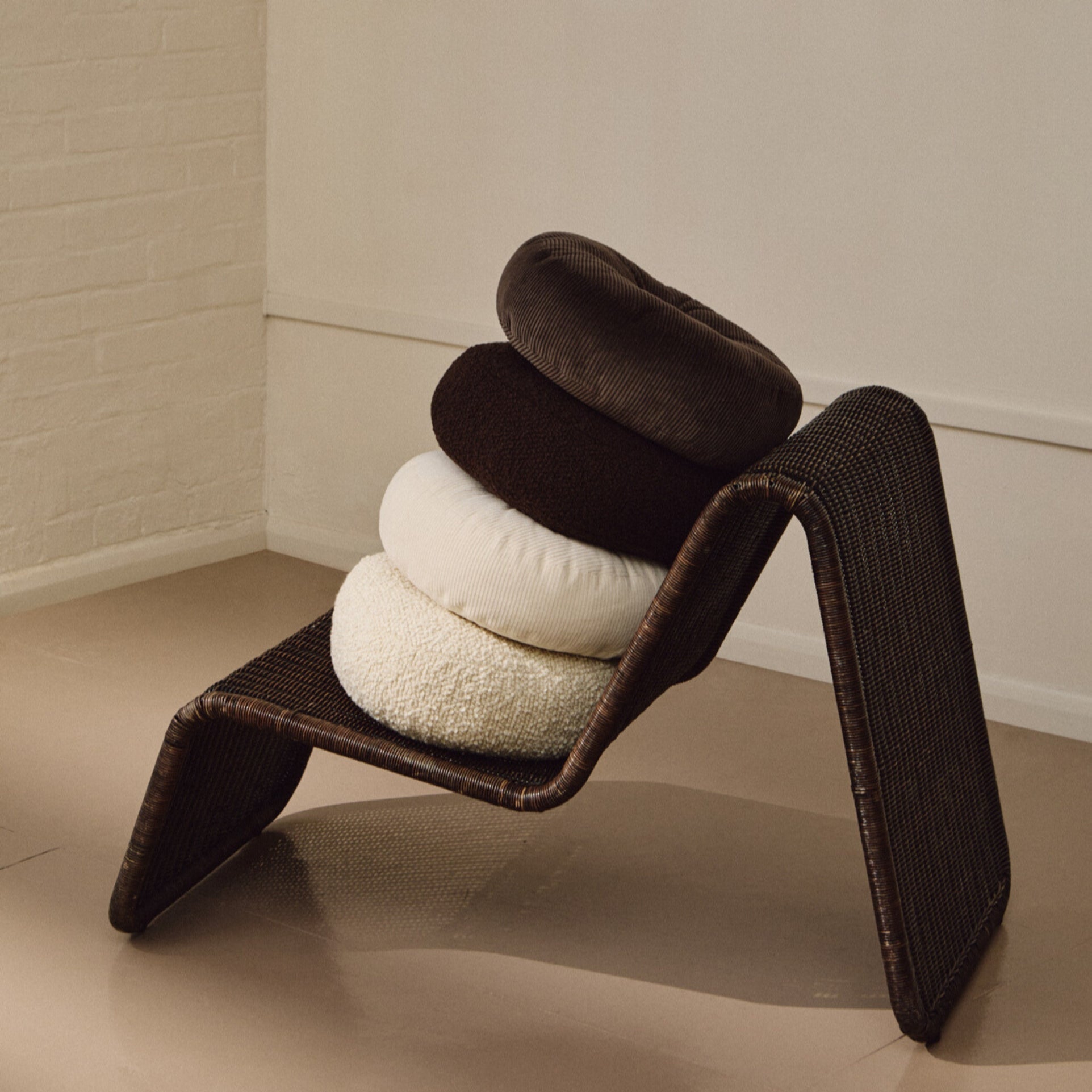 Le Rond - Moyen - Wool Bouclé Cushion - Chocolate