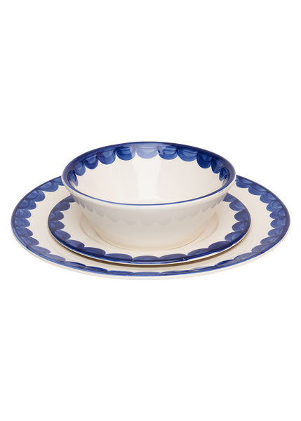 Blue Scallop Dinnerware Set with cereal bowl