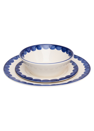 Blue Scallop Dinnerware Set with cereal bowl