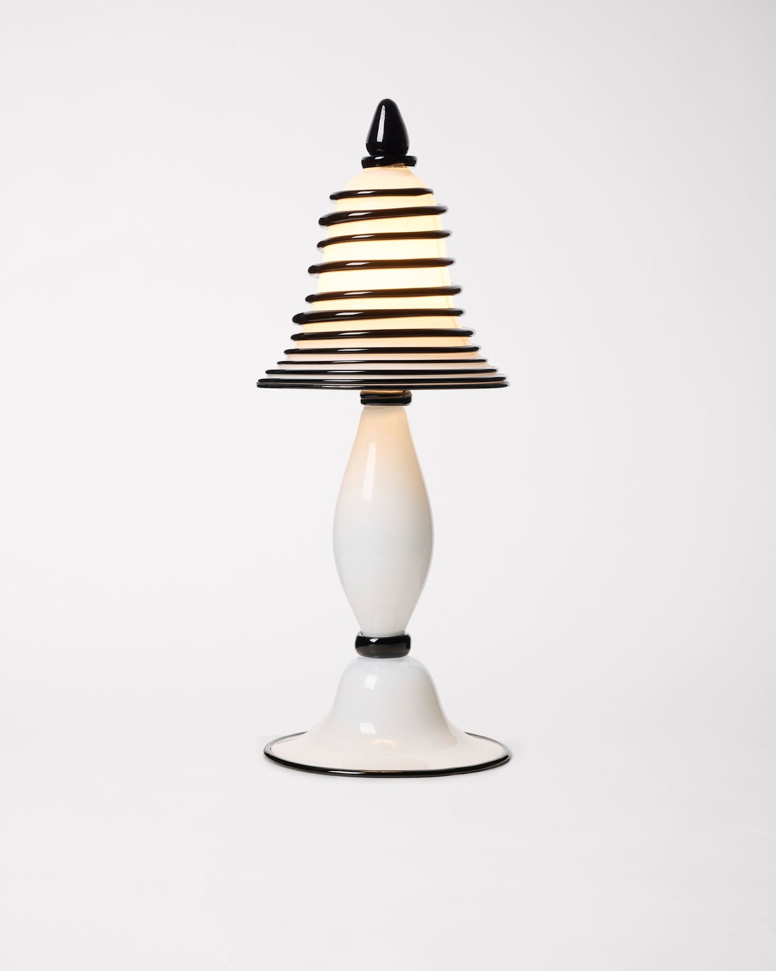 Rosenborg Table Lamp
