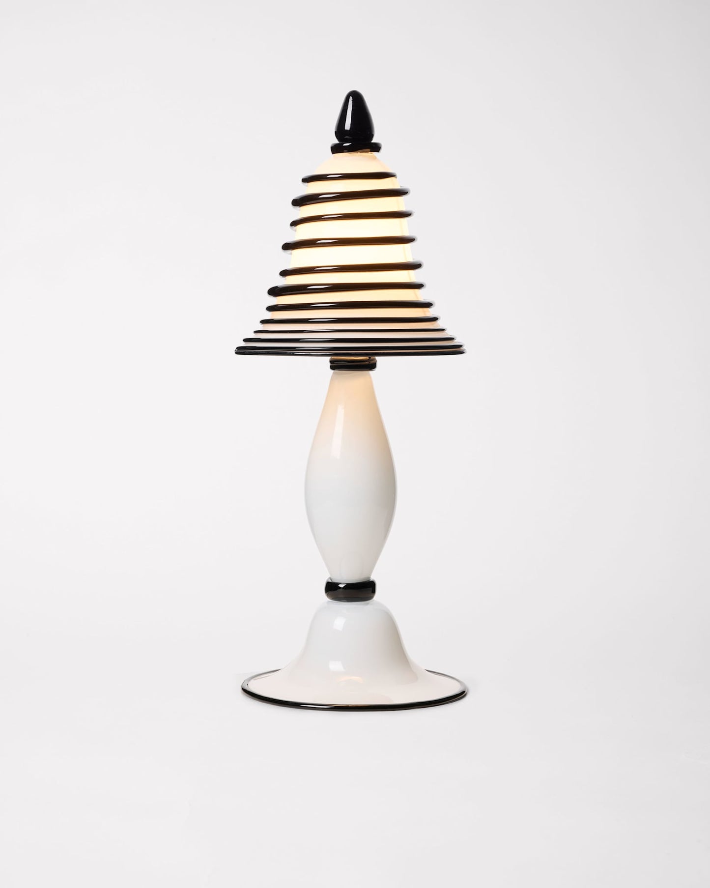 Rosenborg Table Lamp