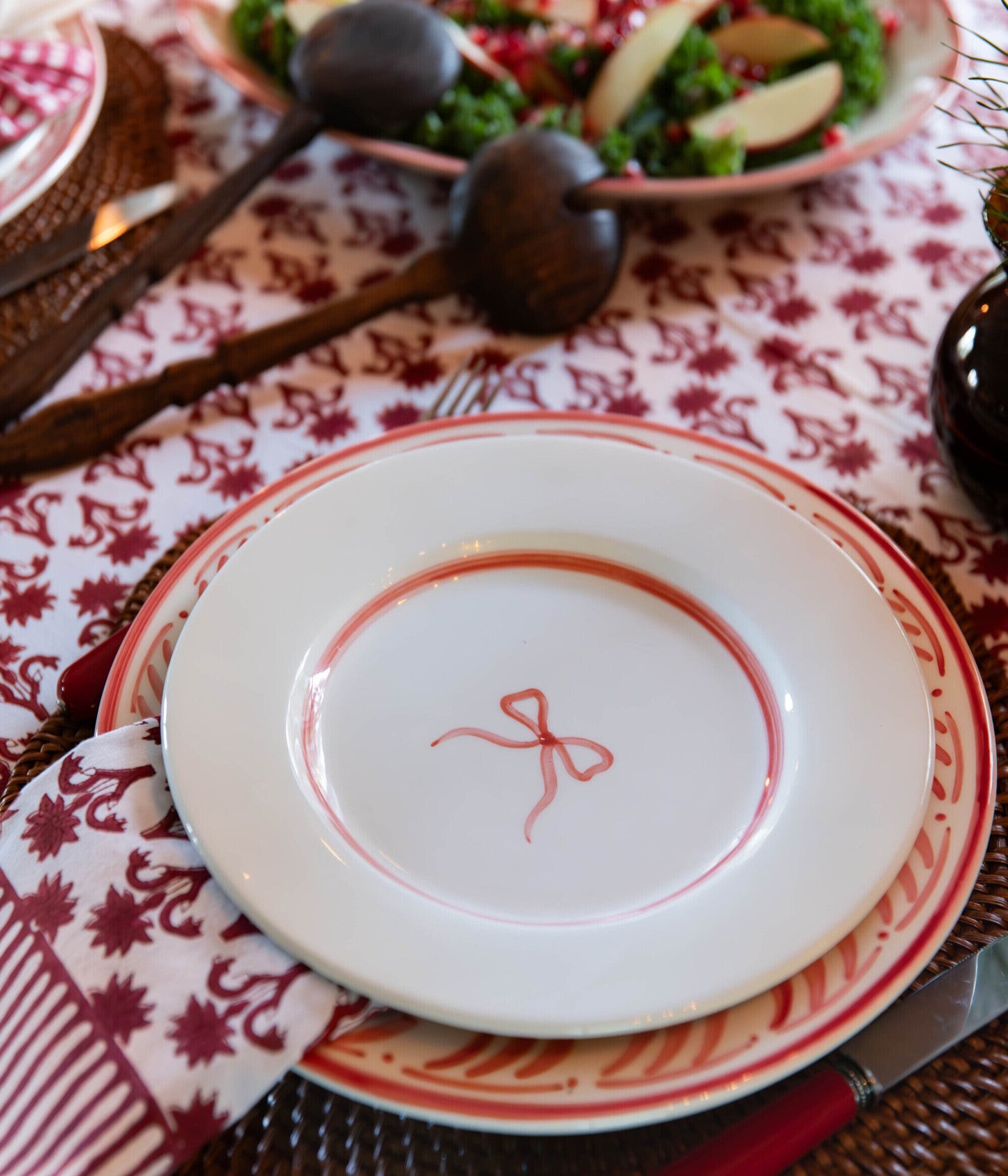 Bow Salad Plate - Dark Pink 22 cm