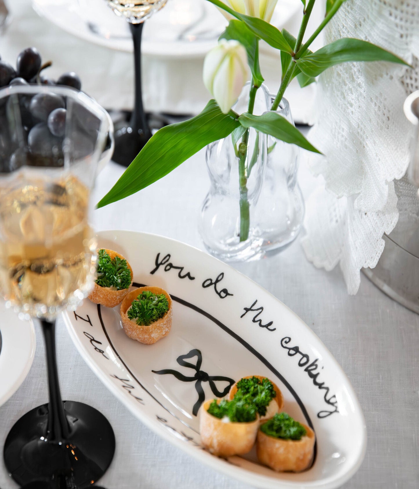 Bow Small Serving Plate - Black 26 cm