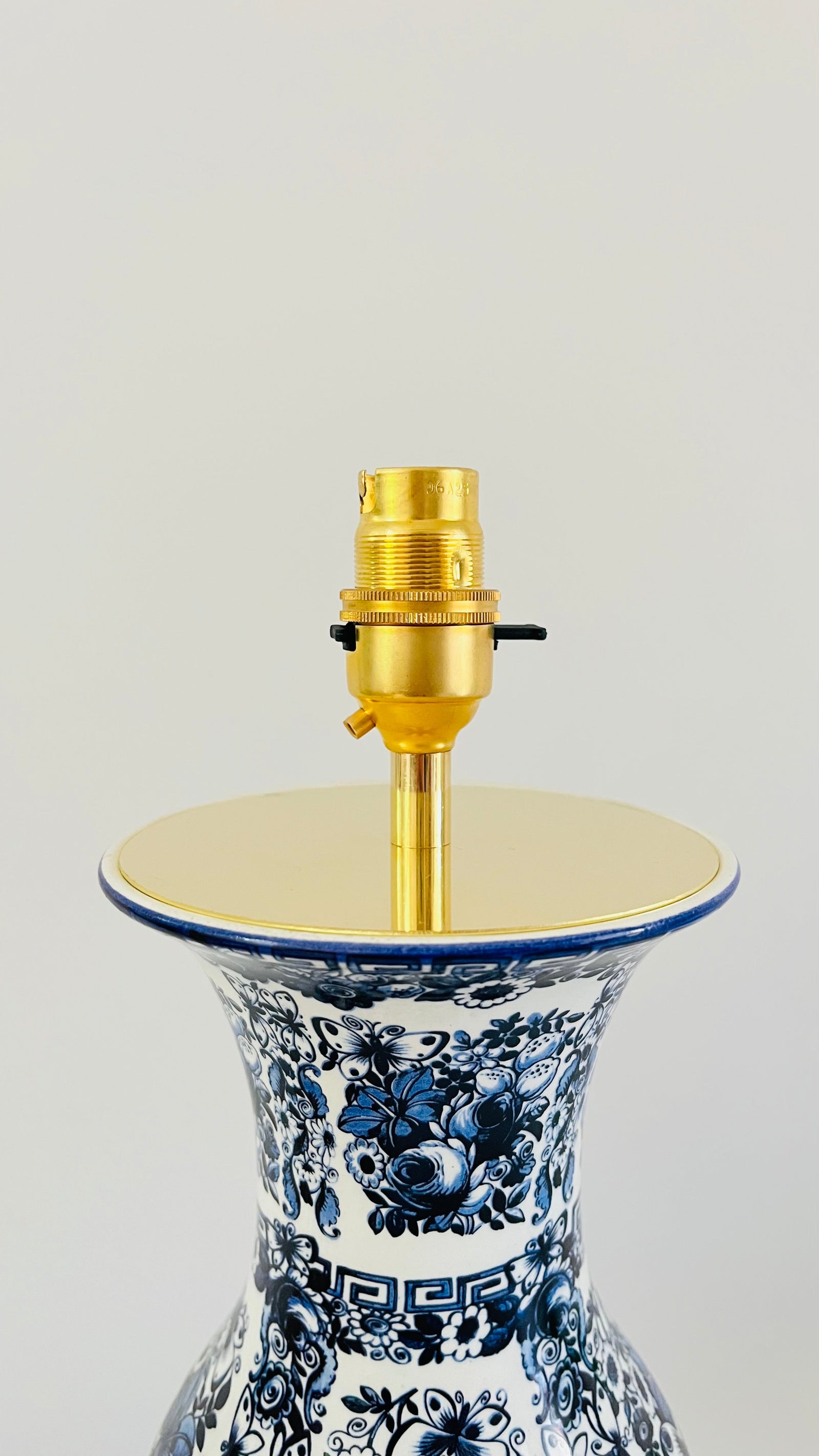 Antique Delfia Lamp