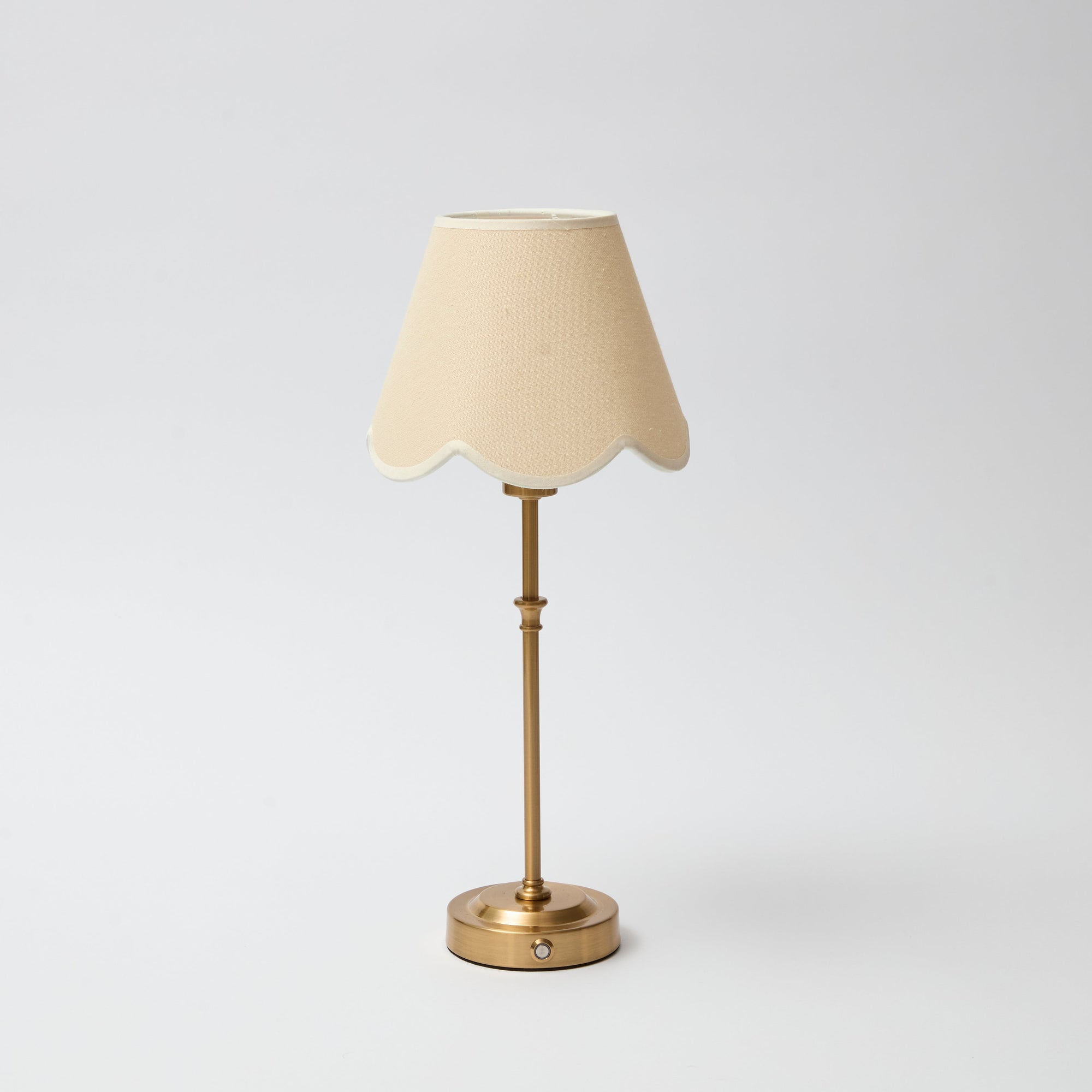 Lyla Lamp With Beige Scalloped Lampshade