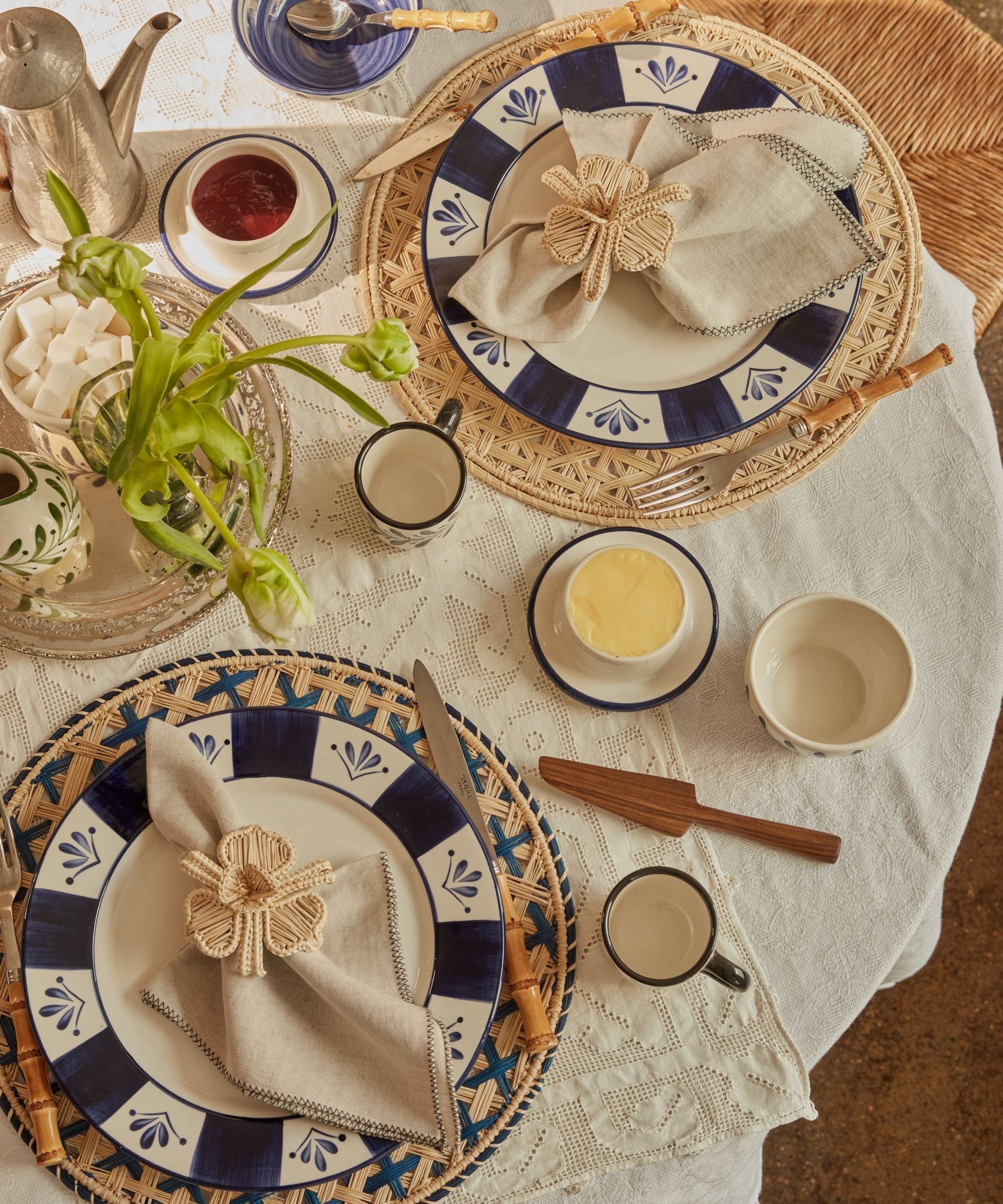 Orquidea napkin ring in natural, handwoven iraca palm, close-up detail
