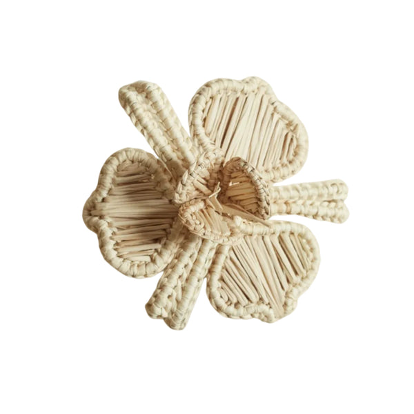 Orquidea napkin ring in natural, handwoven iraca palm, holding a folded napkin