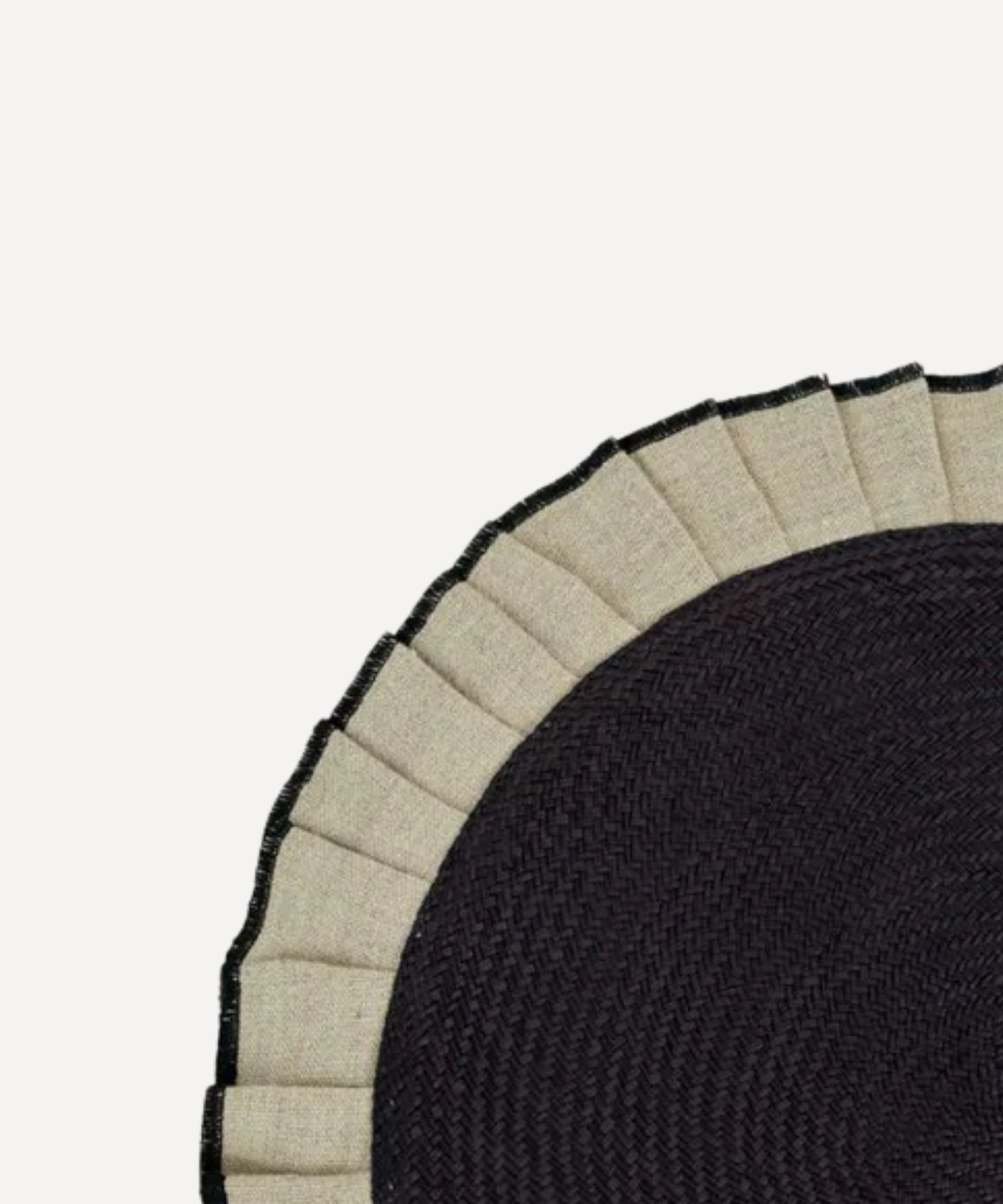 Arandela placemat in sand, close-up of the iraca and linen weave