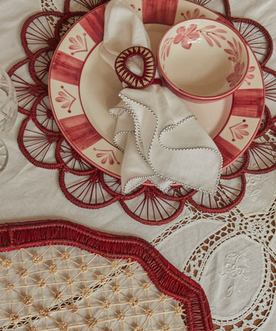 Margarita placemat in marsala, close-up of the iraca palm weave