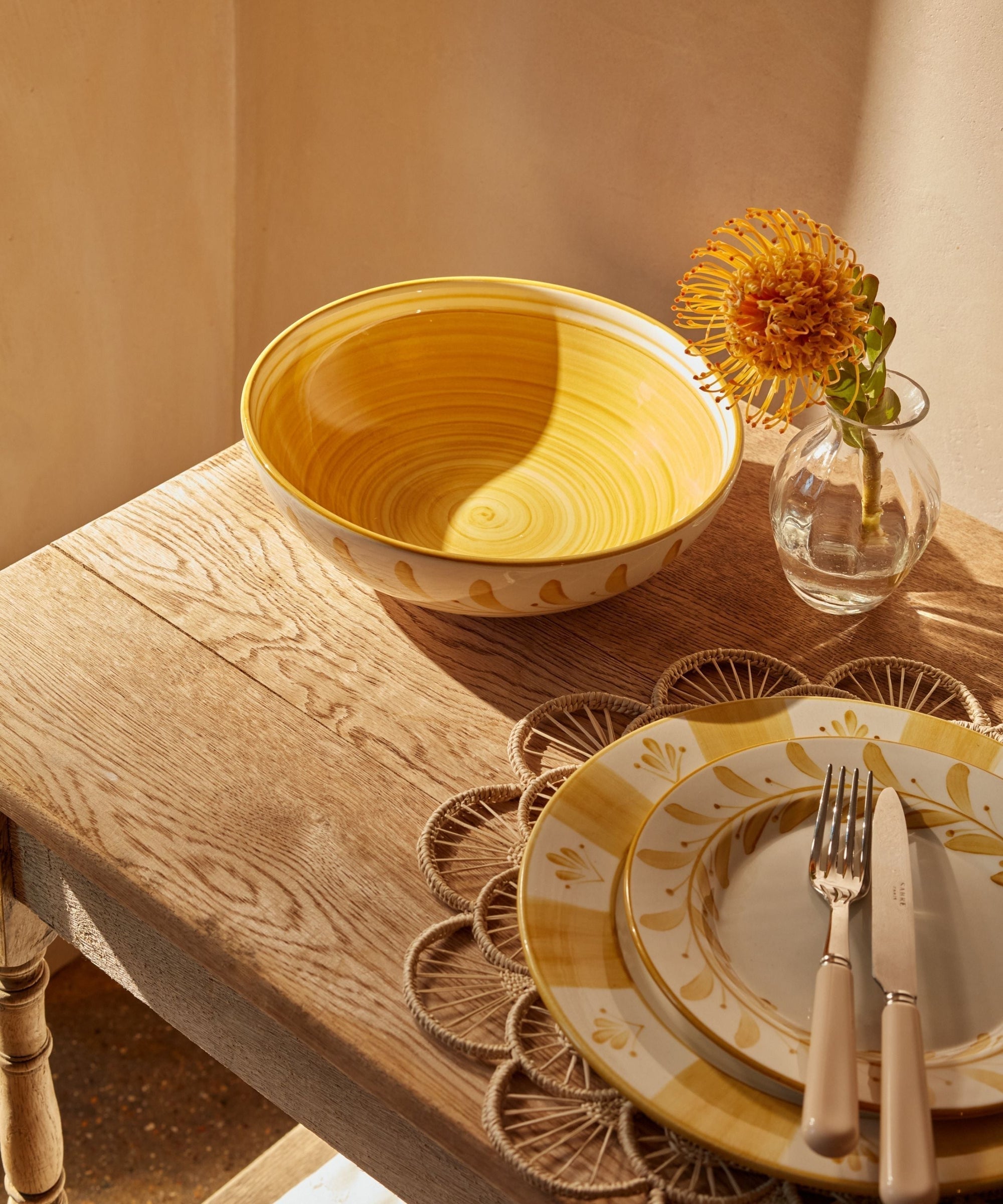 Margarita placemat in natural, close-up of the iraca palm weave