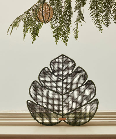Hoja Palma placemat, close-up of the palm-leaf weave