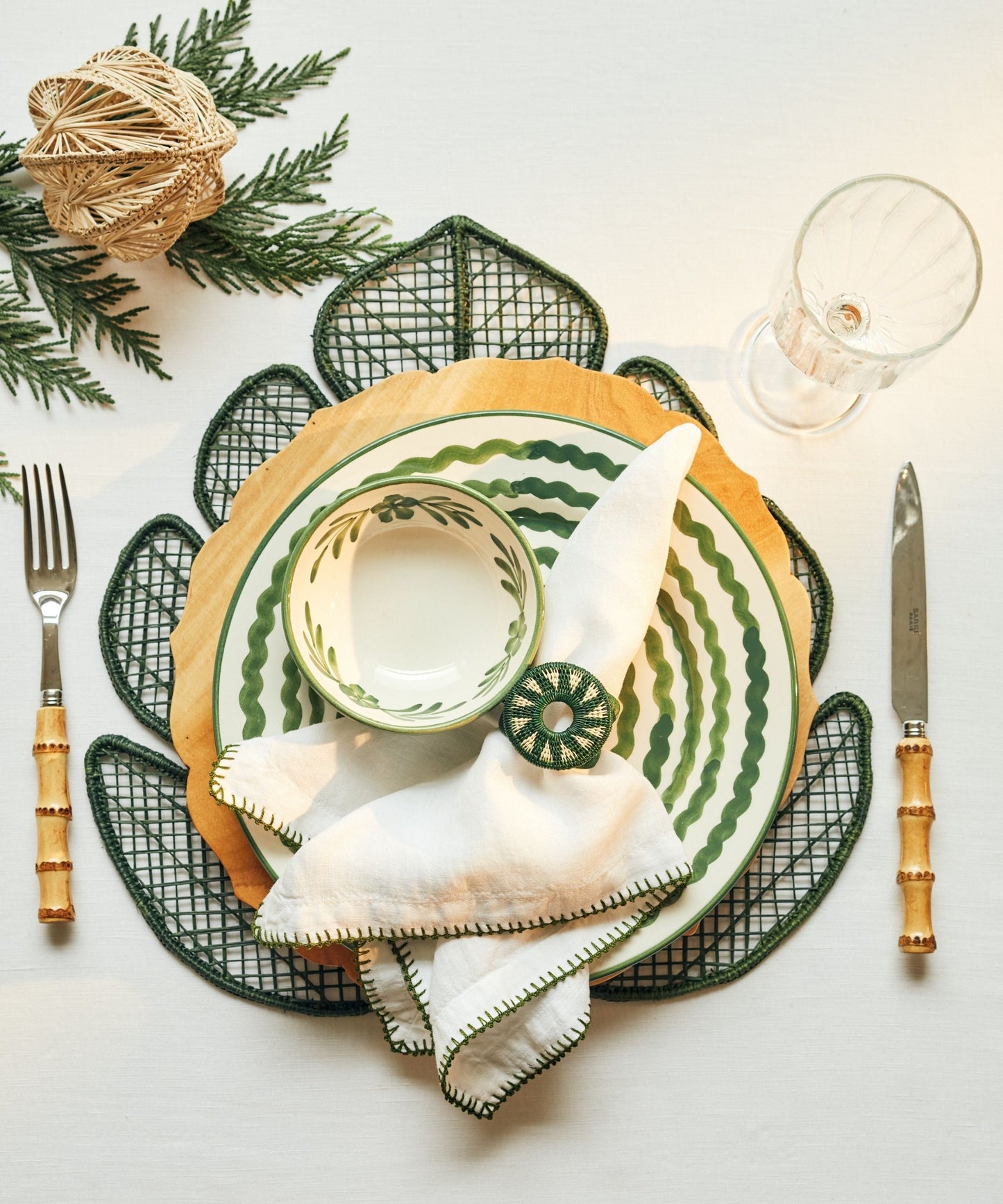 Hoja Palma placemat, handwoven iraca palm, overhead view