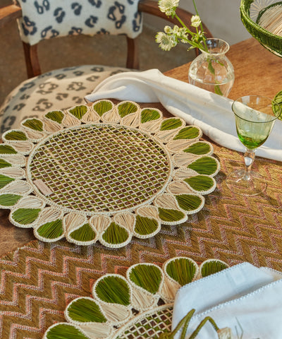 Lupita placemat in green, close-up of the iraca palm weave