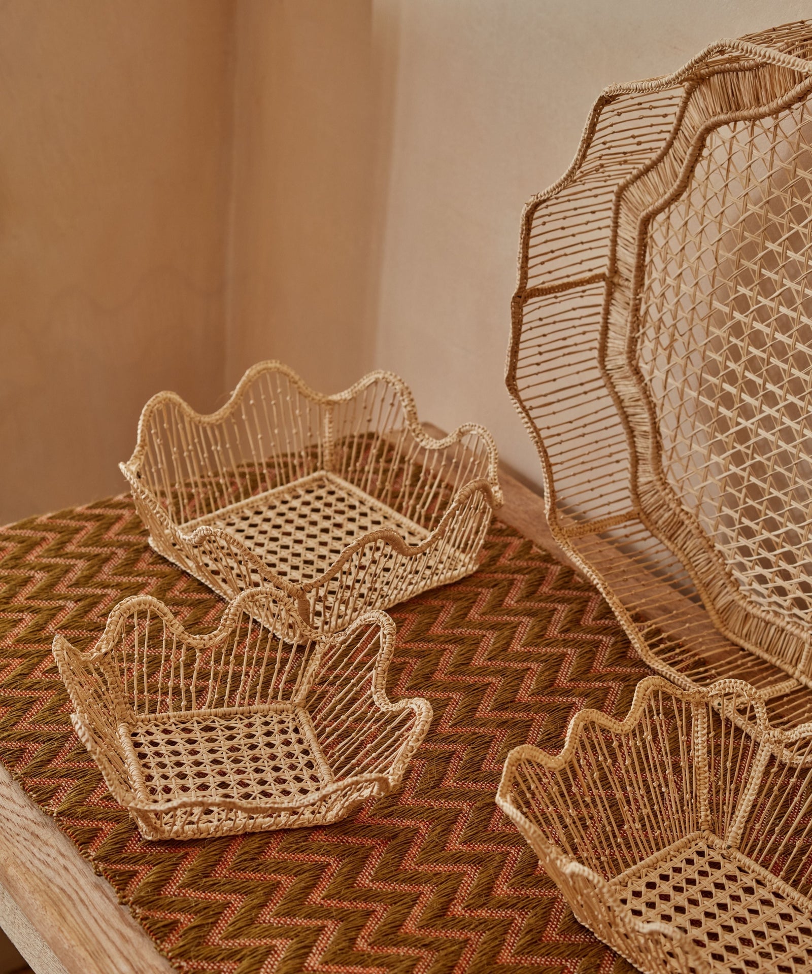 Petit Pain bread basket detail, handwoven Iraca palm with a softly waved edge