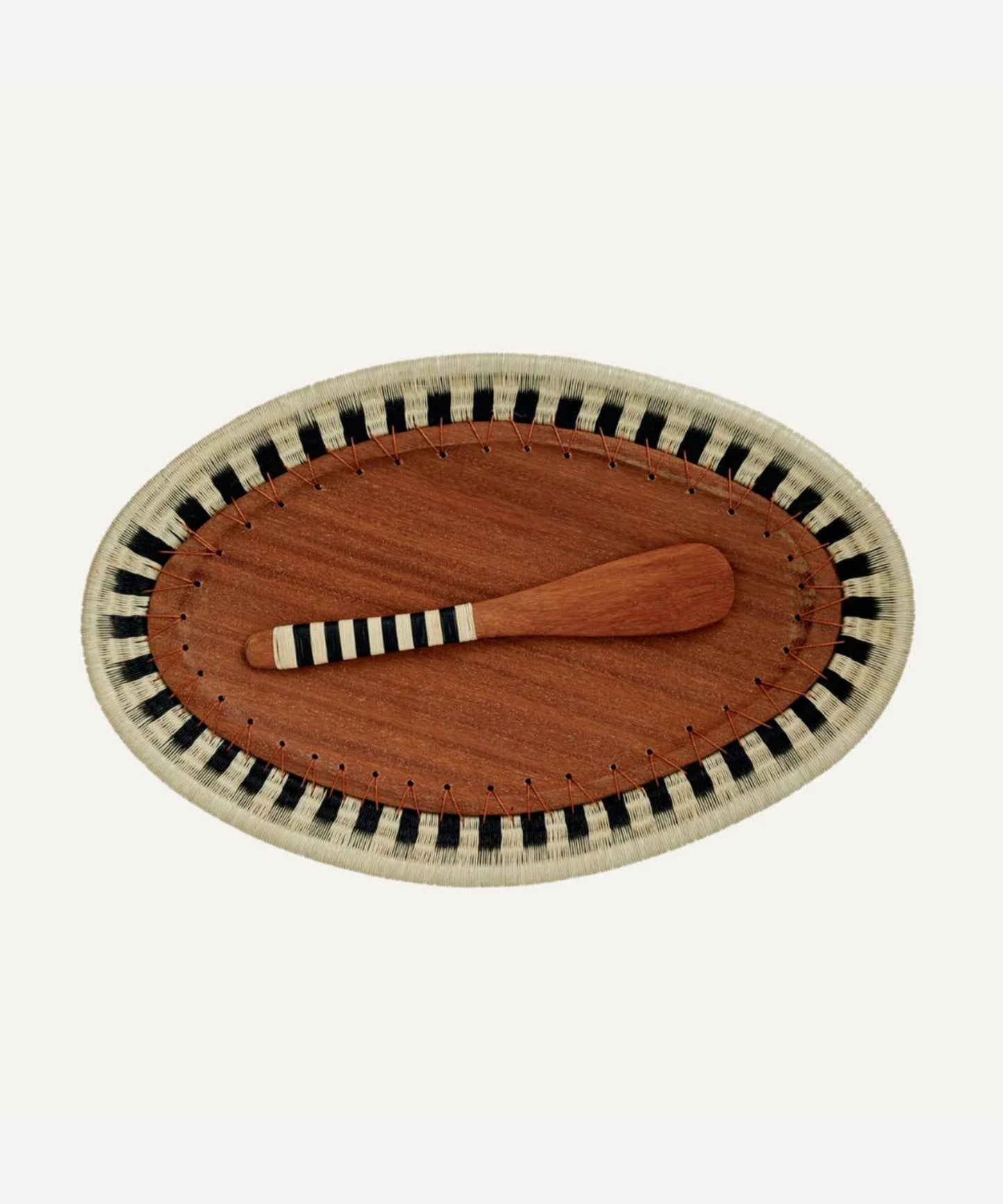 Pacífico Werregue cheese board, oval hardwood board with a handwoven black and white Werregue palm edge, El Chocó Colombia