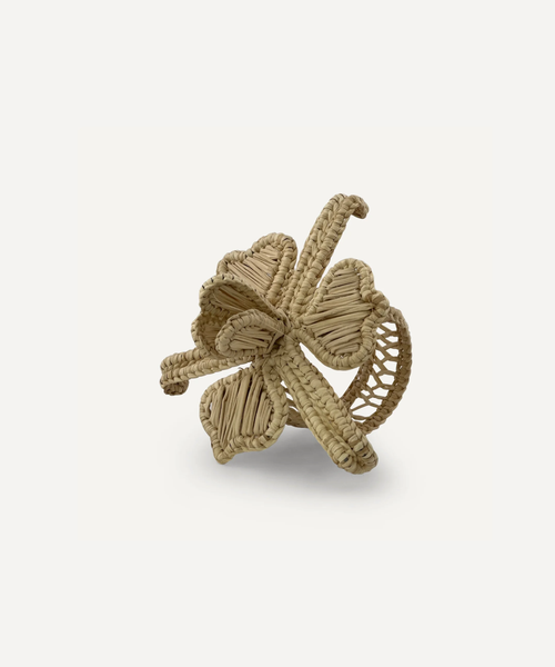 Orquidea napkin ring in natural, handwoven iraca palm, on a table setting