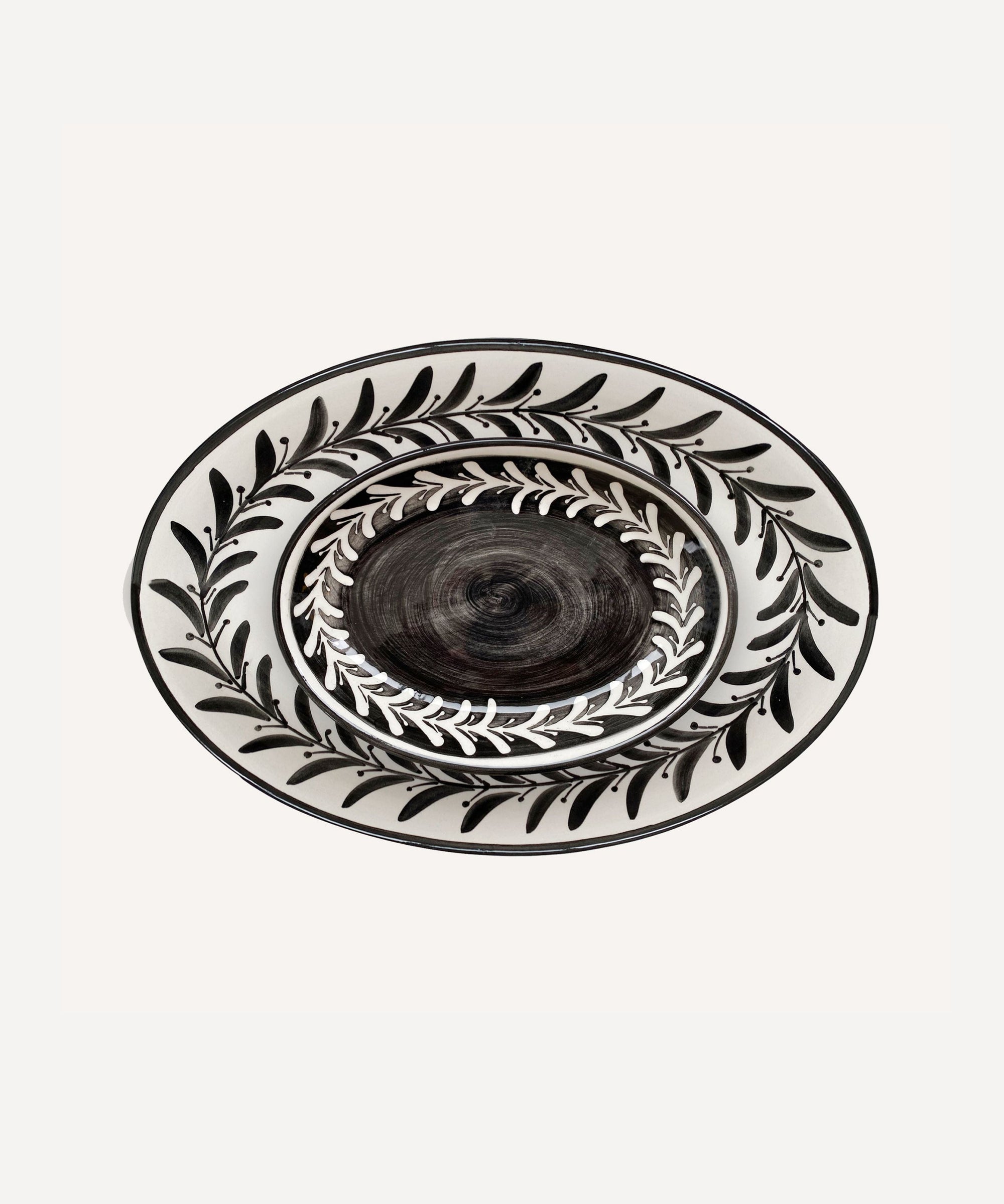 Helecho Serving Platter (set of 2) in Jet Black — hand-painted Fern Wreath ceramic, Carmen del Viboral, Colombia