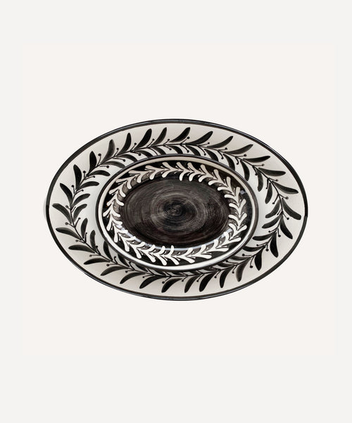 Helecho Serving Platter (set of 2) in Jet Black — hand-painted Fern Wreath ceramic, Carmen del Viboral, Colombia
