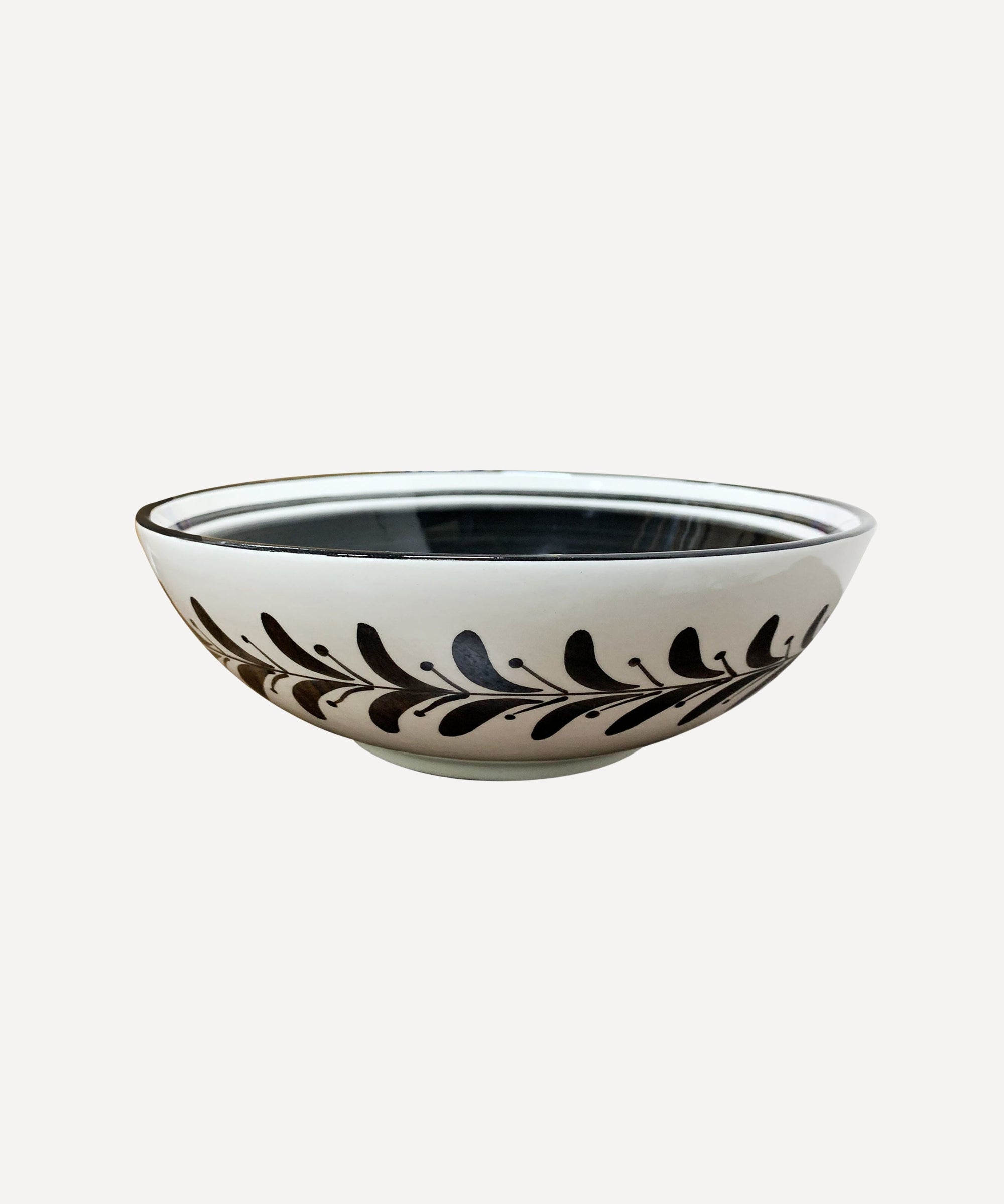 Helecho Salad Bowl in Jet Black — hand-painted Fern Wreath ceramic, Carmen del Viboral, Colombia
