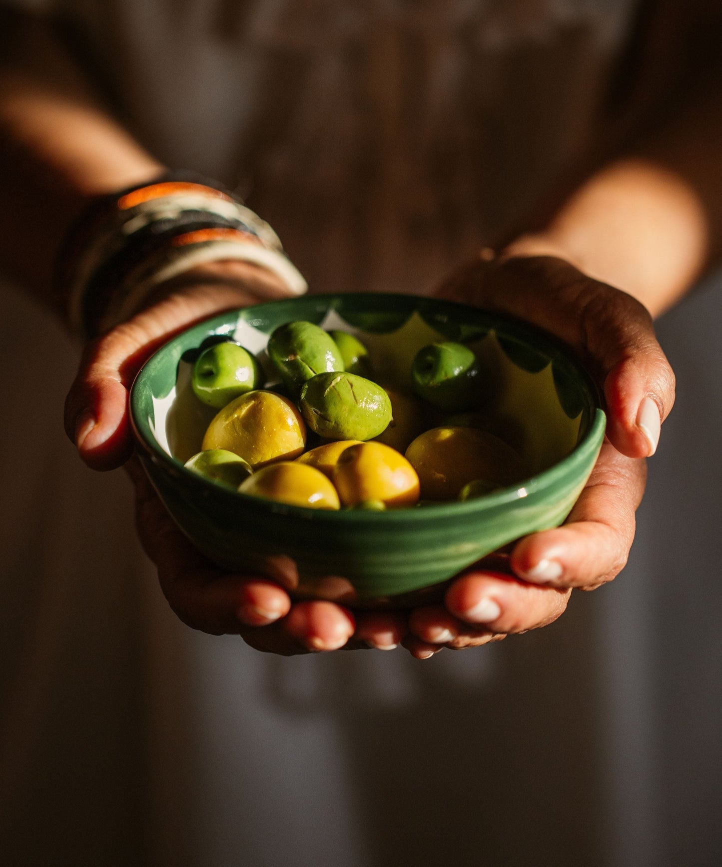 Cascos scalloped bowl in Fern Green, Carmen del Viboral, Colombia