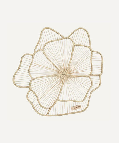 Cayena placemat, handwoven iraca palm from Usiacurí, styled on a table