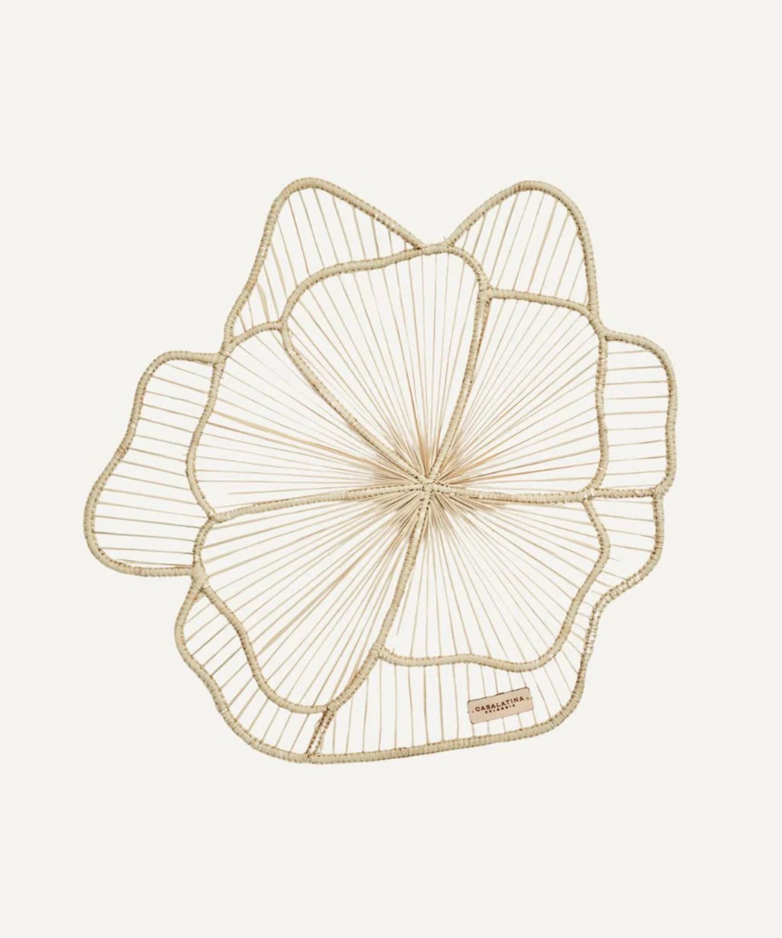 Cayena placemat, handwoven iraca palm from Usiacurí, styled on a table