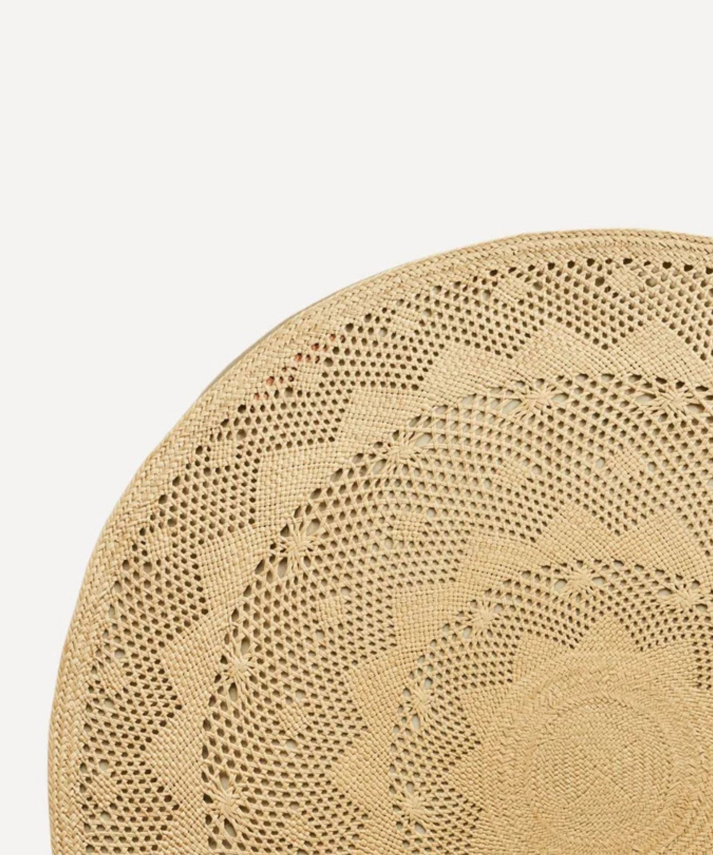 Palm Lace placemat, close-up of the openwork iraca palm weave