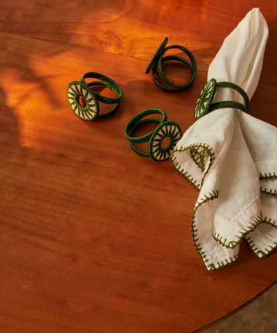 Sol Werregue napkin ring in green, handwoven werregue palm, on a table setting