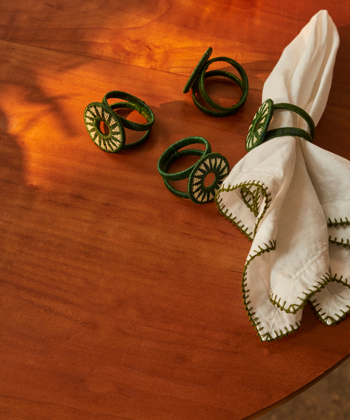 Sol Werregue napkin ring in green, handwoven werregue palm, on a table setting
