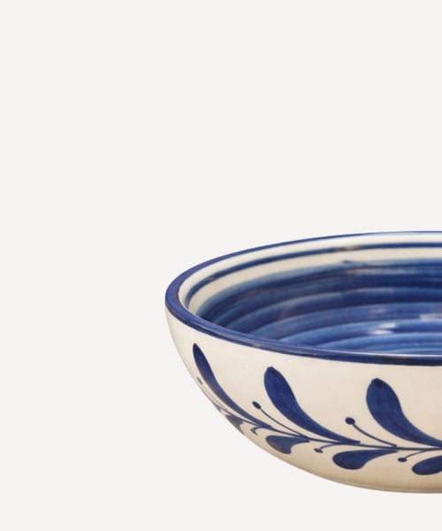 Helecho fern wreath bowl in Deep Blue, hand-painted in Carmen del Viboral, Colombia