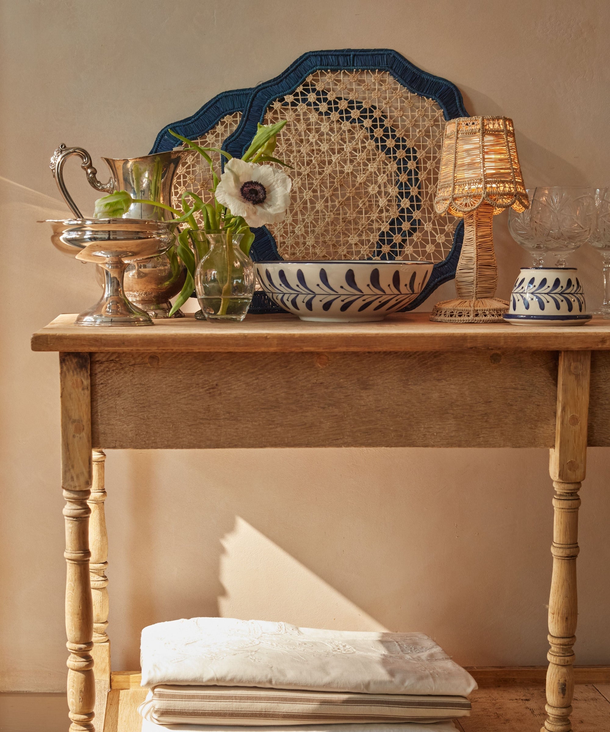 Hand-painted Helecho salad bowl in Deep Blue, Carmen del Viboral ceramic for serving and sharing